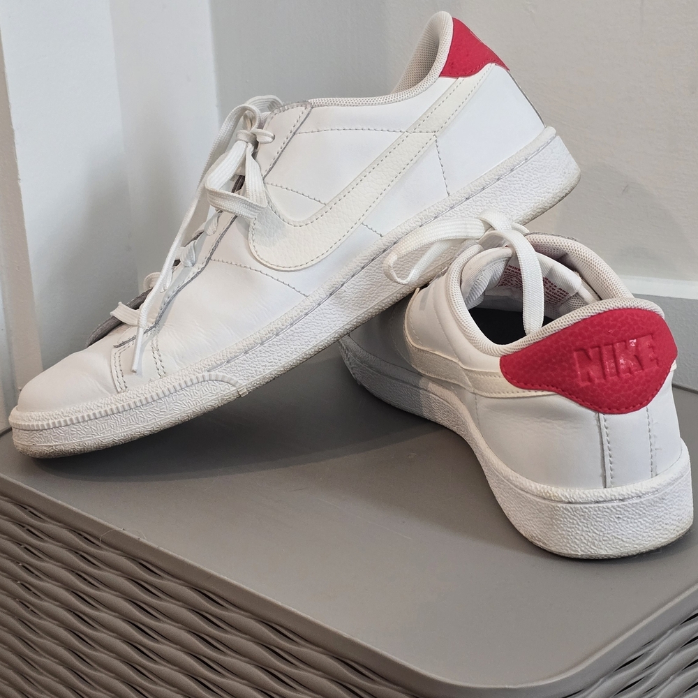Nike White and Red Sneakers